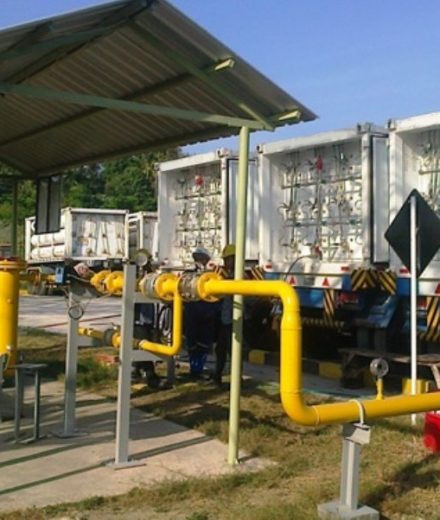 refilling cng tubes
